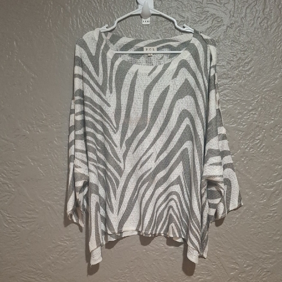 POL Women's Zebra Pattern Sweater - Gray and White Size S - Picture 1 of 8
